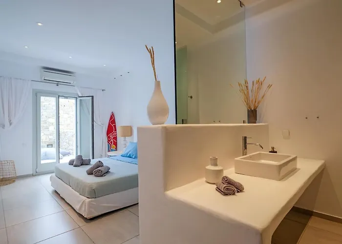 Secret Island Tourlos